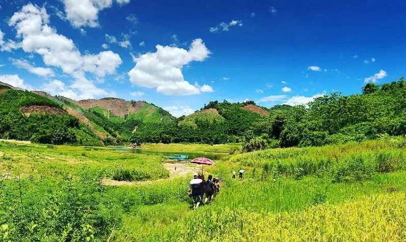 Trekking in Da Bac Vietnam